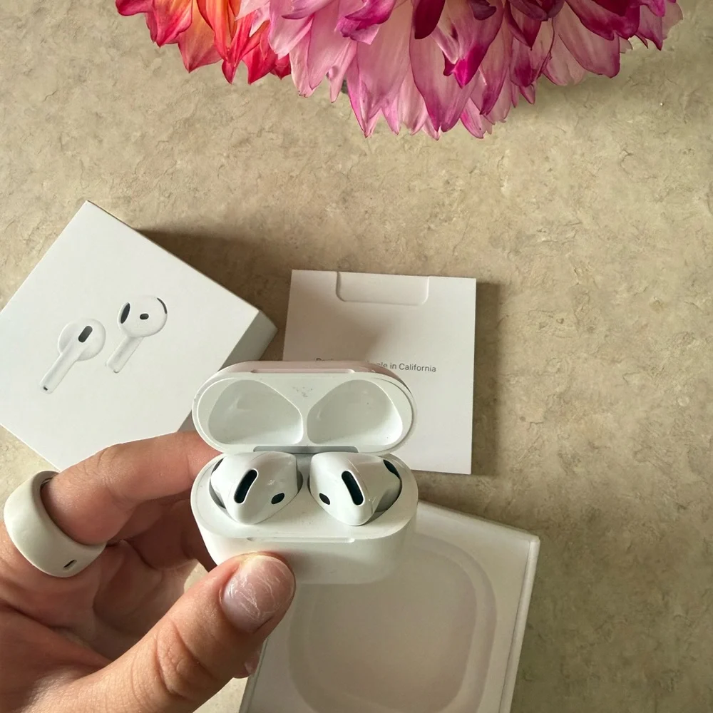 Apple White Earbuds Wireless Earbud Headphones